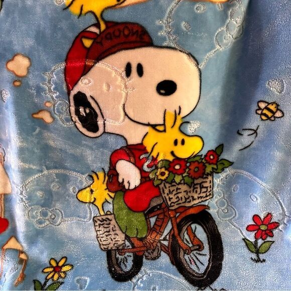 Peanuts Snoopy Rare Blanket 40” x 50” - Picture 6 of 9